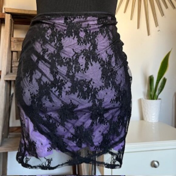 🧡 3/15 Urban Outfitters Mini Skirt with Lace/Mesh Like Design Women’s M - Picture 1 of 9